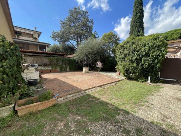 appartamento in vendita a Roma in zona Ardeatino