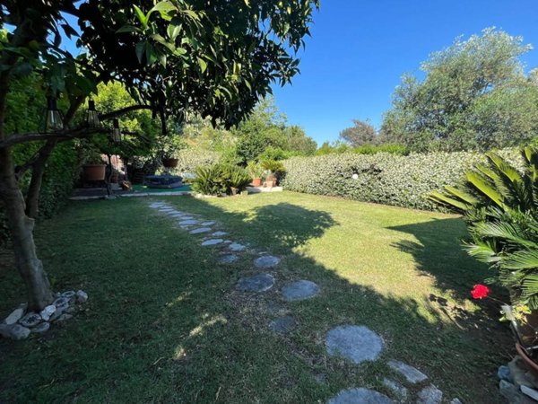 casa indipendente in vendita a Roma in zona Pantan Monastero