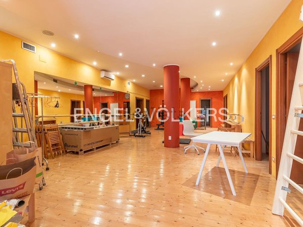 negozio in vendita a Roma in zona Appio Pignatelli