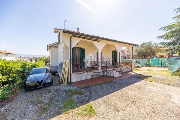 casa indipendente in vendita a Roma in zona Castelverde