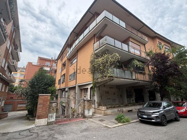 appartamento in vendita a Roma in zona Ardeatino