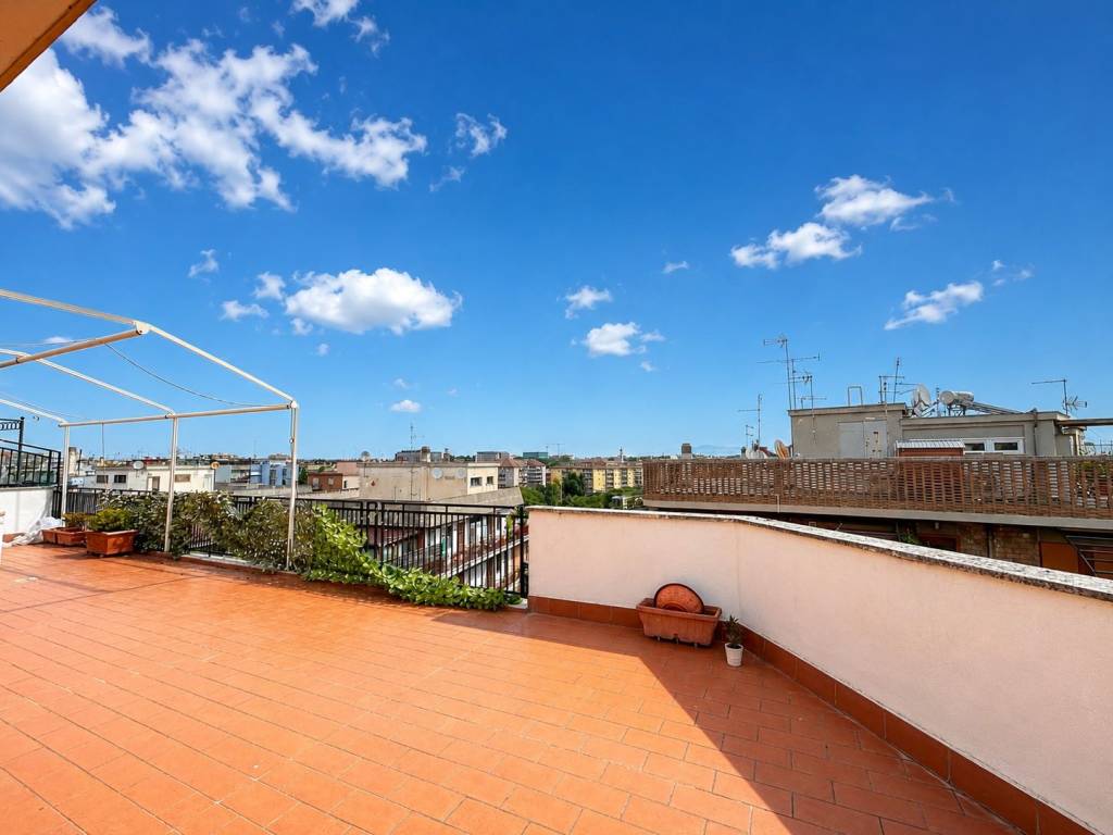 appartamento in vendita a Roma in zona Ardeatino