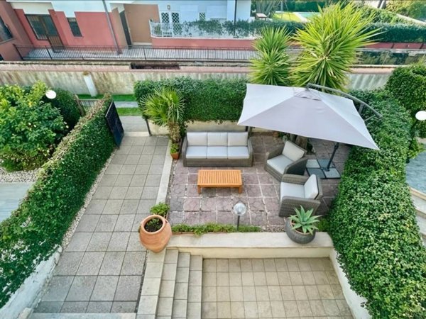 casa indipendente in vendita a Roma in zona Axa