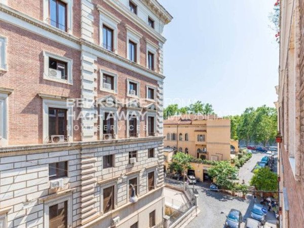 appartamento in vendita a Roma in zona Tomba di Nerone