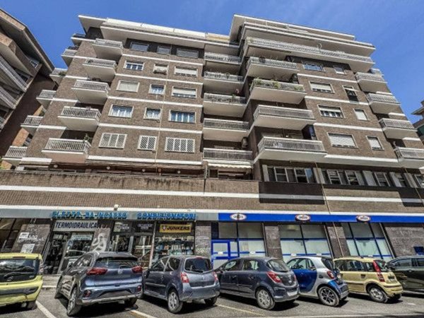 appartamento in vendita a Roma in zona Ostiense