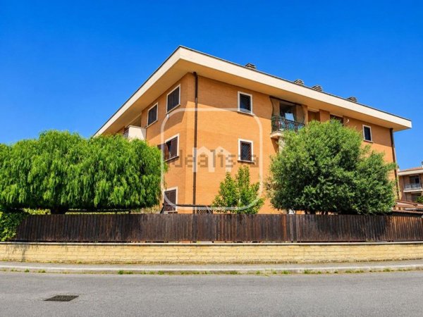 appartamento in vendita a Roma in zona Castelverde