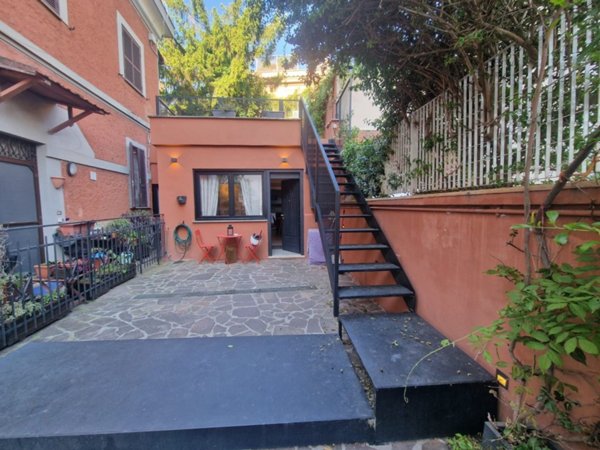 casa indipendente in vendita a Roma in zona Ostiense