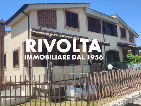 casa indipendente in vendita a Roma in zona Lunghezza