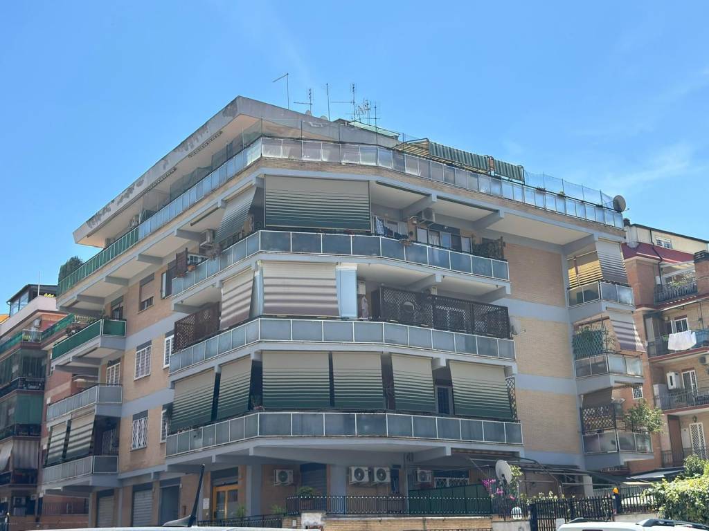appartamento in vendita a Roma in zona Corviale