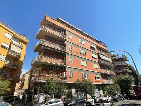 appartamento in vendita a Roma in zona Appio Latino