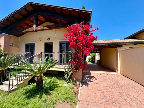 casa indipendente in vendita a Roma in zona Infernetto