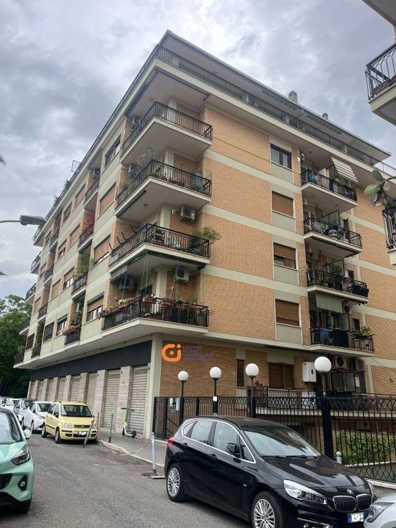 appartamento in vendita a Roma in zona Tuscolano