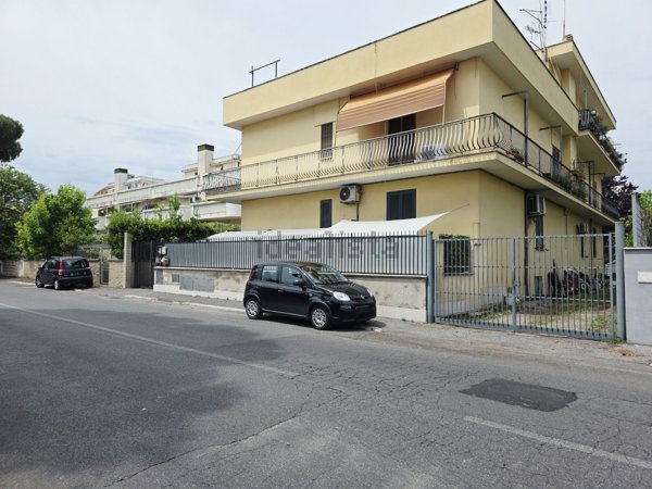 appartamento in vendita a Roma in zona Romanina
