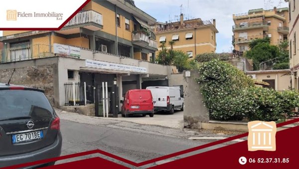 locale commerciale in vendita a Roma in zona Vitinia