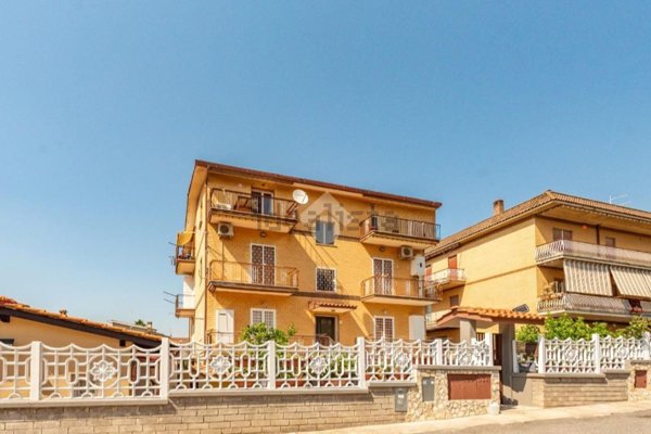 appartamento in vendita a Roma in zona Borghesiana