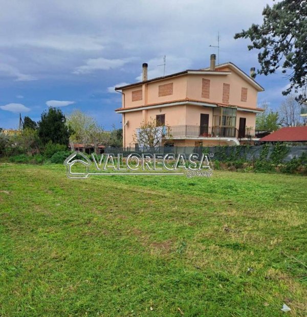 terreno agricolo in vendita a Roma in zona Lago Regillo
