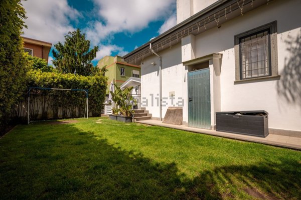 casa indipendente in vendita a Roma in zona Casal Palocco