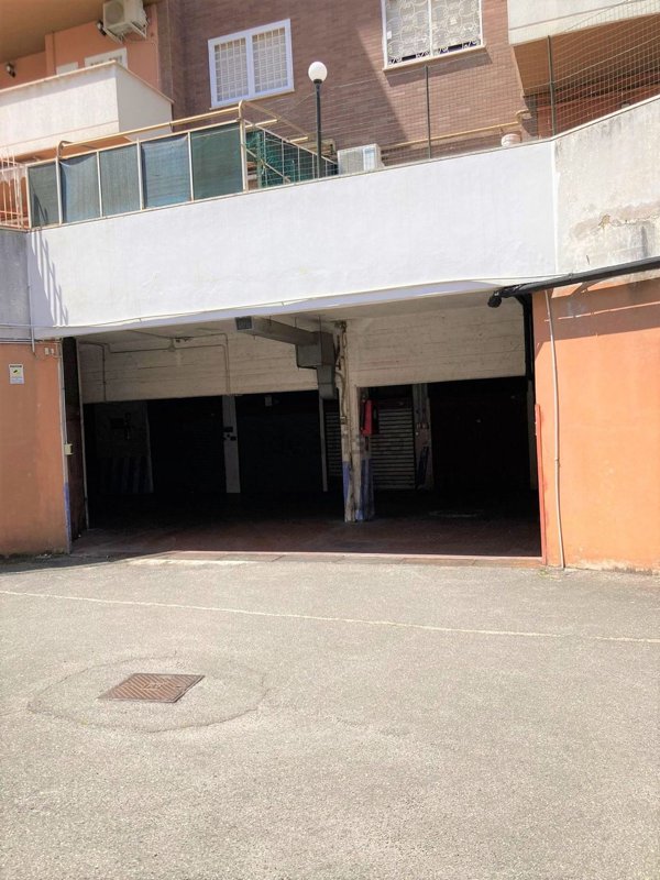 negozio in vendita a Roma in zona Collatino
