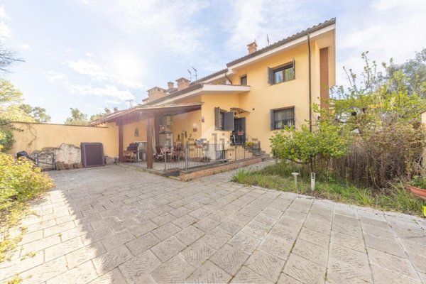 appartamento in vendita a Roma in zona Infernetto