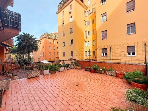 appartamento in vendita a Roma in zona Ardeatino