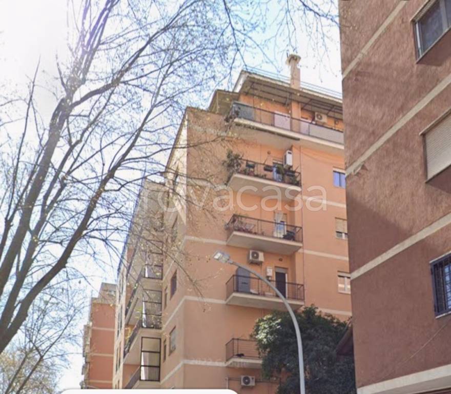 appartamento in vendita a Roma in zona Prenestino-Labicano