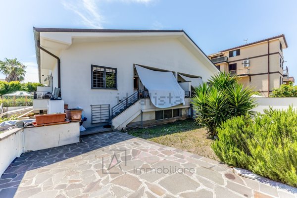 casa indipendente in vendita a Roma in zona Dragona/Bagnoletto