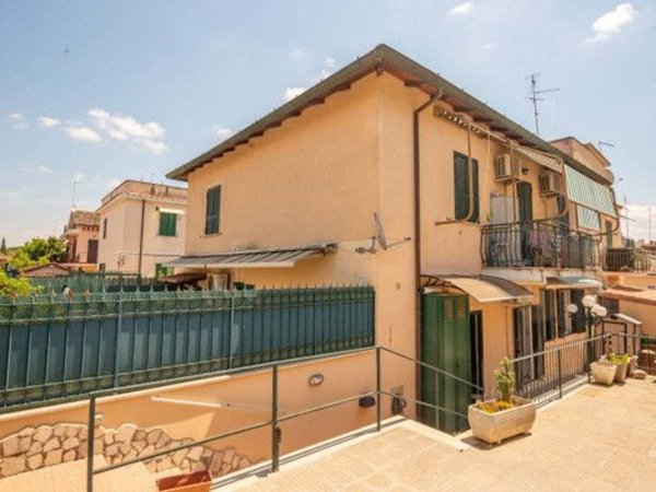 appartamento in vendita a Roma in zona Tomba di Nerone