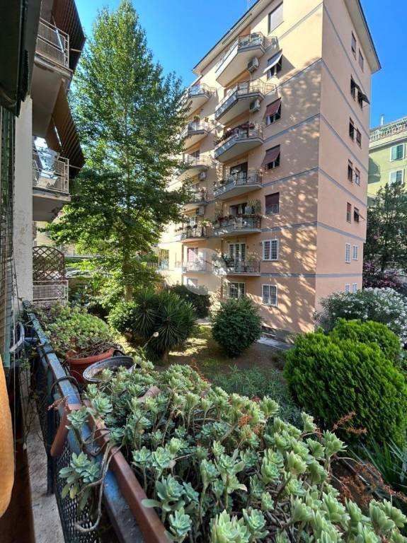 appartamento in vendita a Roma in zona Ostiense