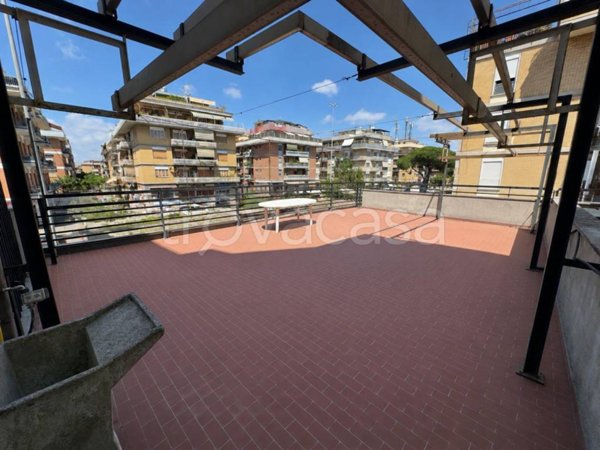 appartamento in vendita a Roma in zona Corviale