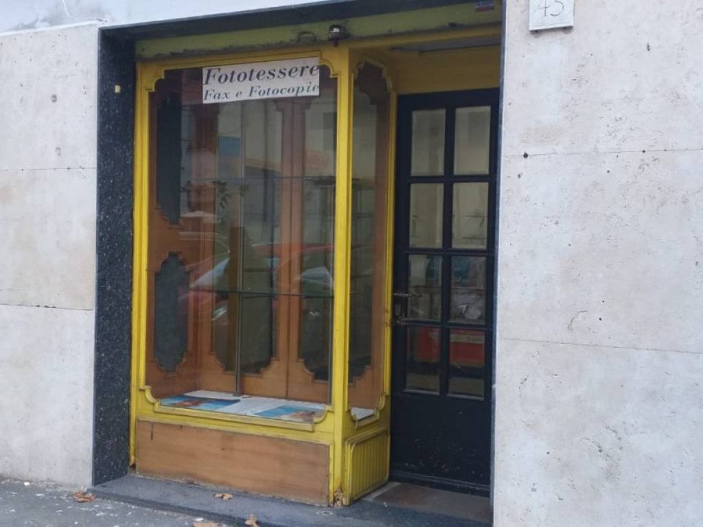 negozio in vendita a Roma in zona Appio Latino