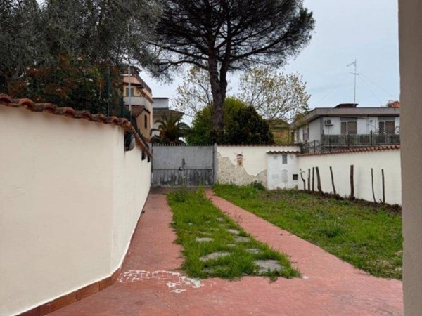 casa semindipendente in vendita a Roma in zona Dragona/Bagnoletto