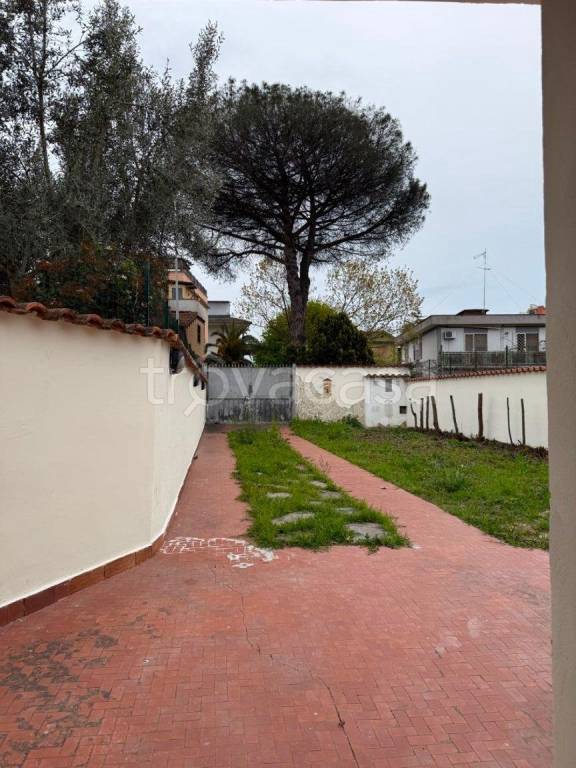 casa semindipendente in vendita a Roma in zona Acilia