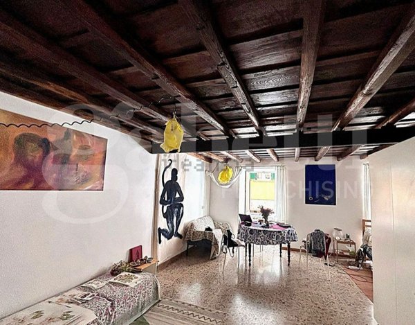 appartamento in vendita a Roma in zona Rione Monti/Campitelli