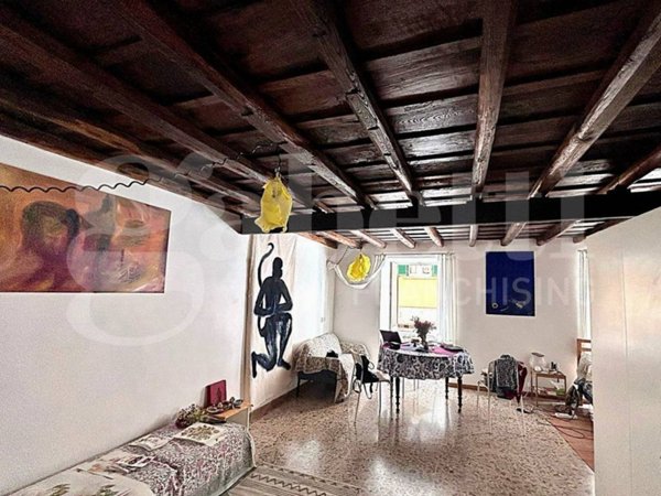appartamento in vendita a Roma in zona Rione Monti/Campitelli