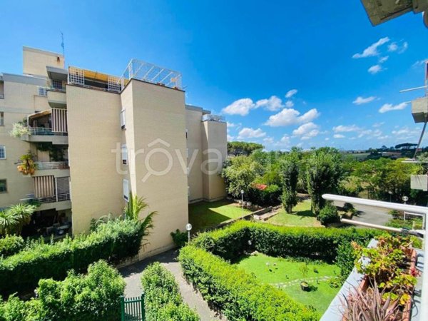 appartamento in vendita a Roma in zona Corviale