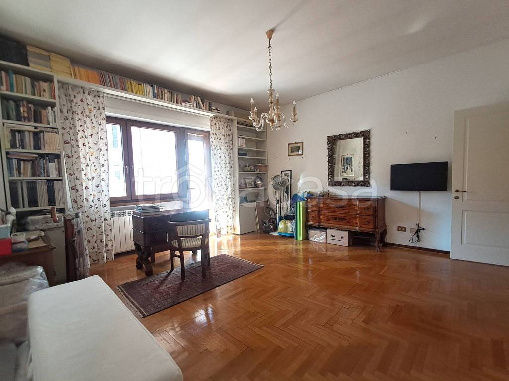 appartamento in vendita a Roma in zona Ardeatino