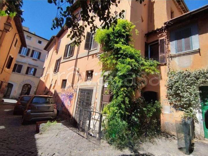trivano in vendita a Roma in zona Trastevere