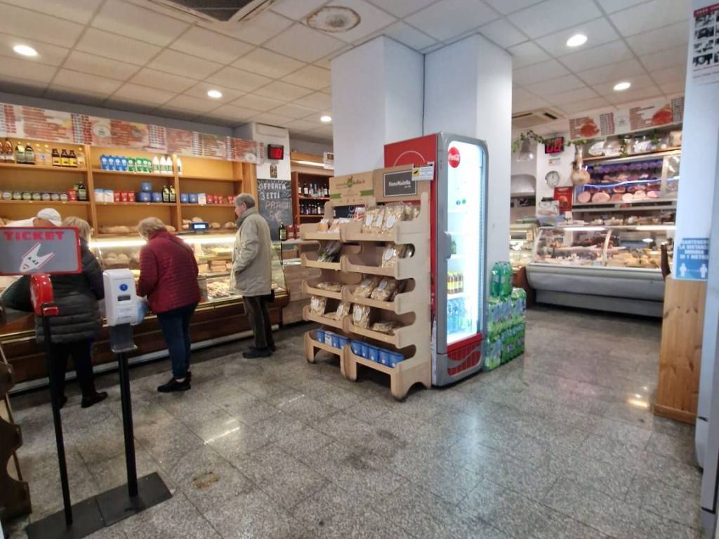 negozio in vendita a Roma in zona Ostiense