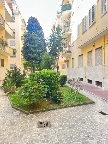 appartamento in vendita a Roma in zona Ardeatino