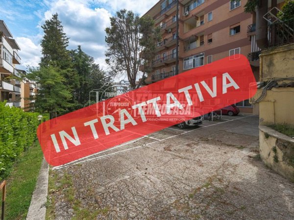appartamento in vendita a Roma in zona Tomba di Nerone
