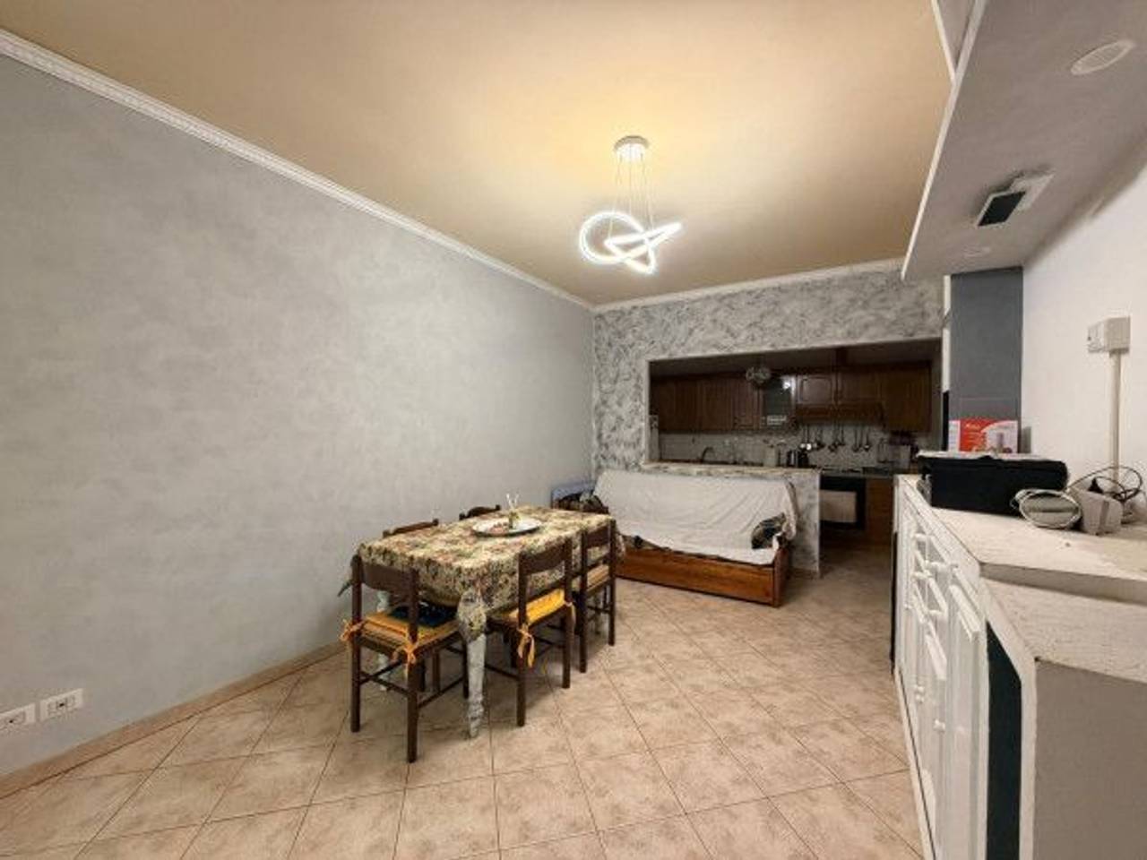 appartamento in vendita a Roma in zona Torre Angela