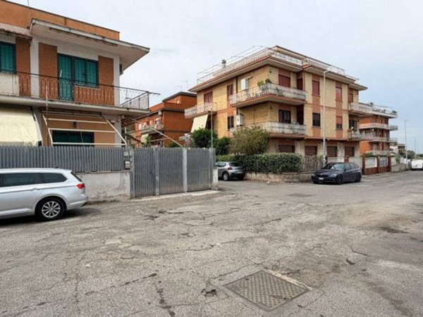 appartamento in vendita a Roma in zona Torre Angela