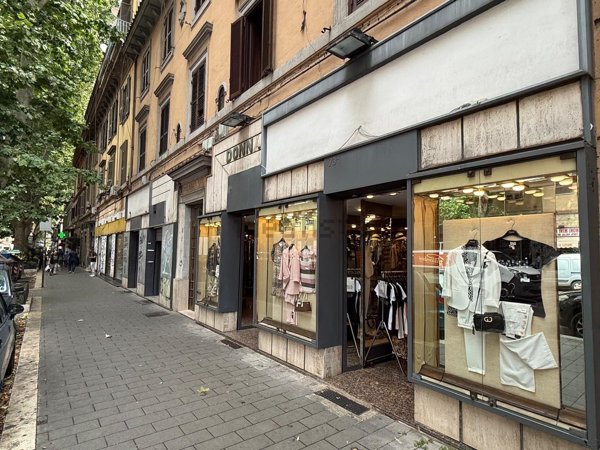 locale commerciale in vendita a Roma