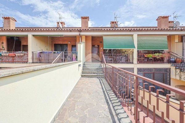casa indipendente in vendita a Roma in zona Lunghezza