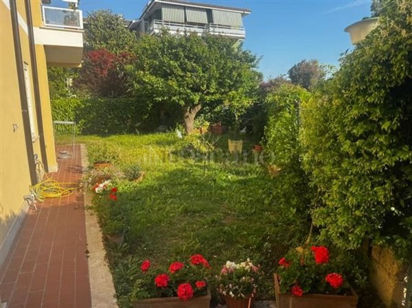 appartamento in vendita a Roma in zona Ostia Antica