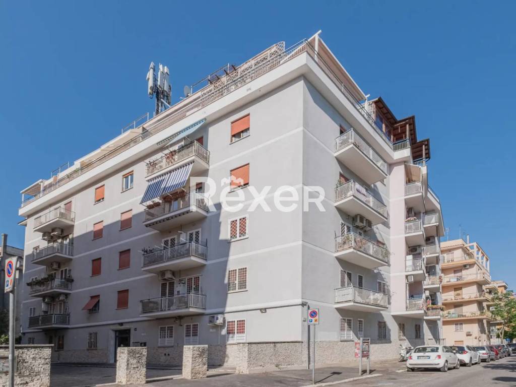 appartamento in vendita a Roma in zona Ardeatino