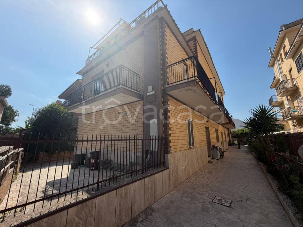 appartamento in vendita a Roma in zona Casal Morena