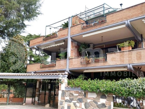 appartamento in vendita a Roma in zona Appio Pignatelli