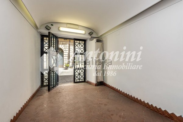 appartamento in vendita a Roma in zona Rione Regola