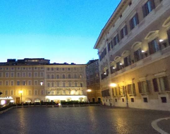 appartamento in vendita a Roma in zona Trevi-Colonna